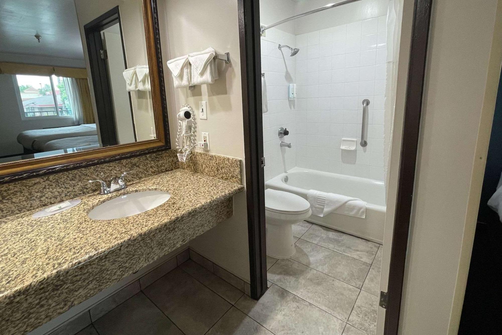 Quality Inn Ontario Airport Convention Center Ngoại thất bức ảnh